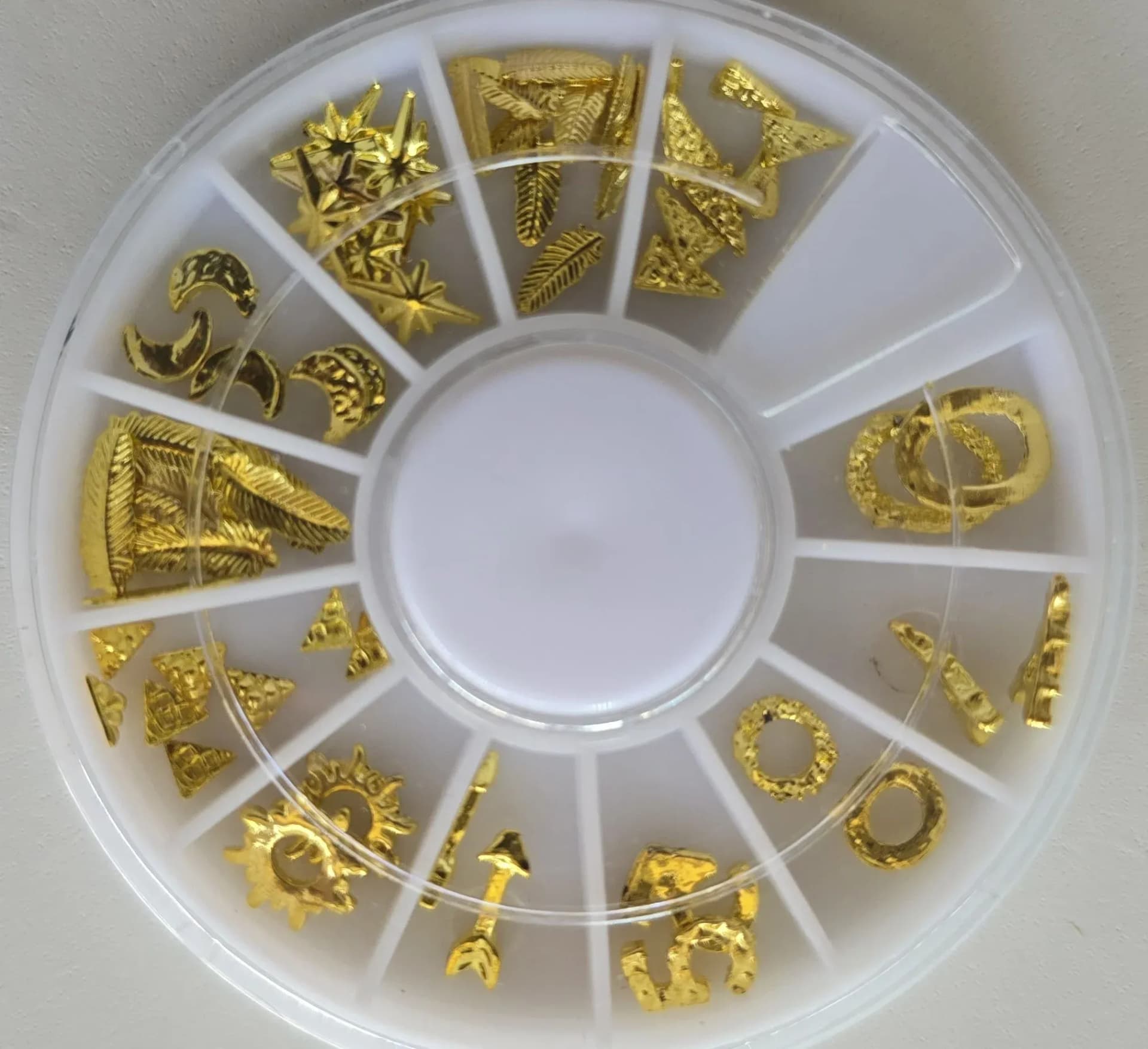 Remachi dorado surtido