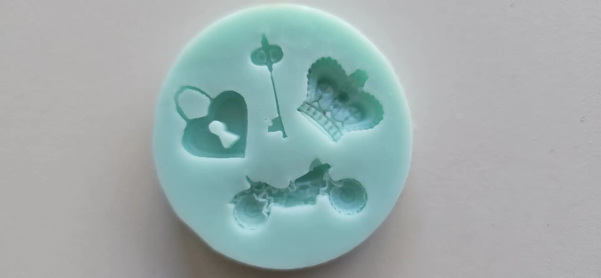 Molde corazon llave verde
