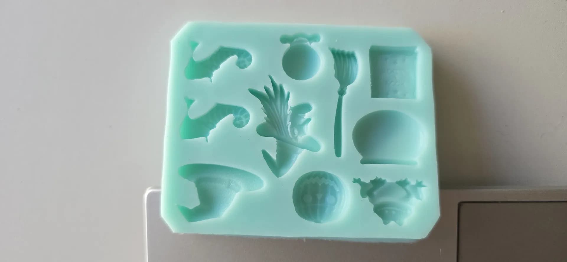 Molde bruja verde